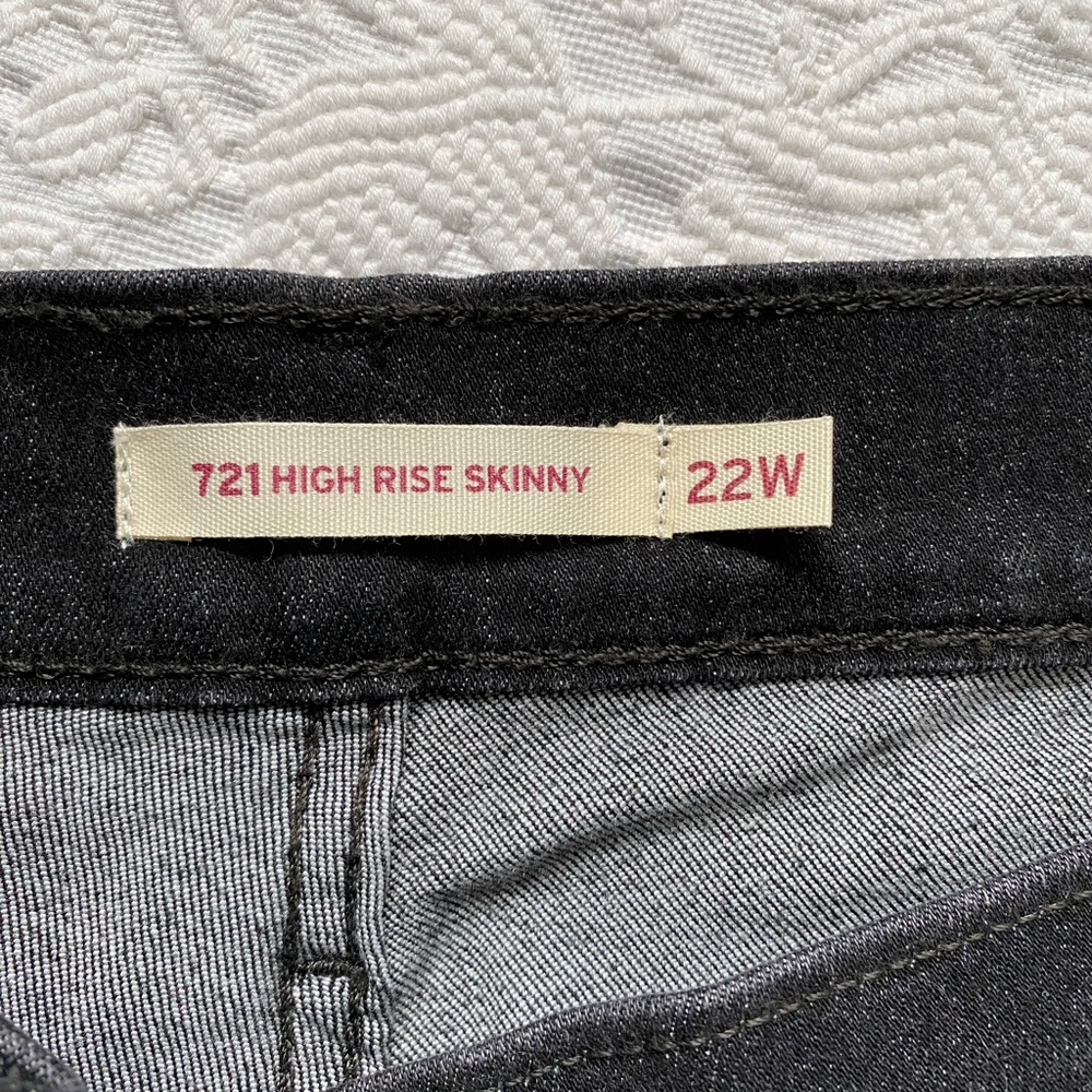Levi High Rise Skinny 22W NWT - Picture 2 of 5